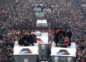 В похоронах бывшего премьер-министра Турции Наджмеддина Эрбакана участвовали тысячи людей 