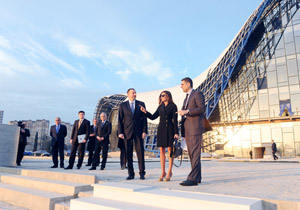 Президент Азербайджана ознакомился с ходом строительства Центра Гейдара Алиева