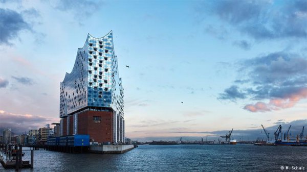 В Гамбурге после десяти лет строительства открылась Эльбская филармония