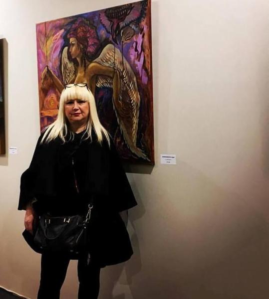 Картина азербайджанской художницы в легендарном выставочном зале Парижа