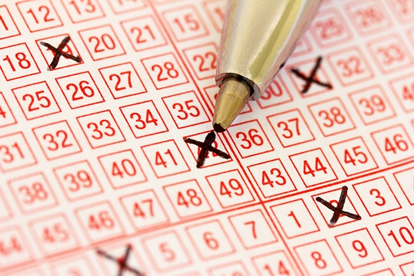 В США медработница выиграла рекордный джекпот в $758 млн лотереи Powerball