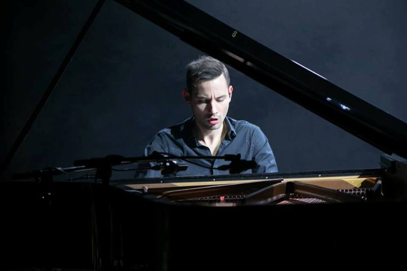 Известный  пианист Петер Бенце выступил в Баку