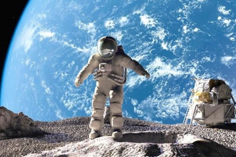 Первый космический турист выйдет в открытый космос в 2023 году