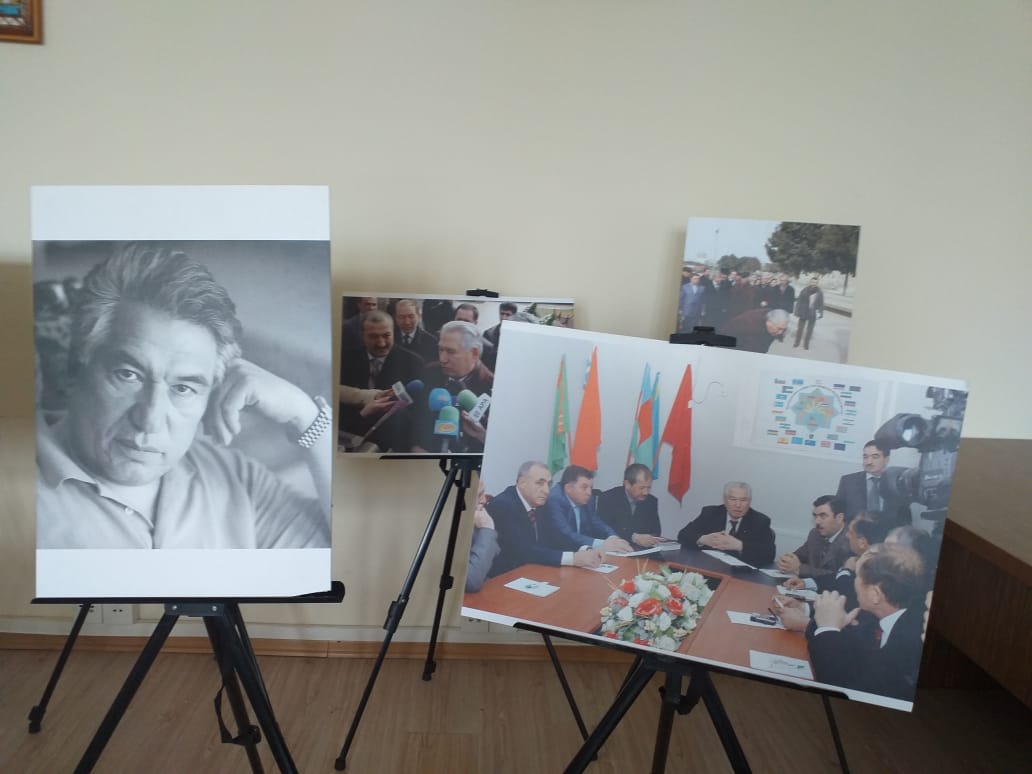 В Баку состоялась презентация сборника произведений  Чингиза Айтматова "Когда падают горы", ранее не переведенных на азербайджанский язык
